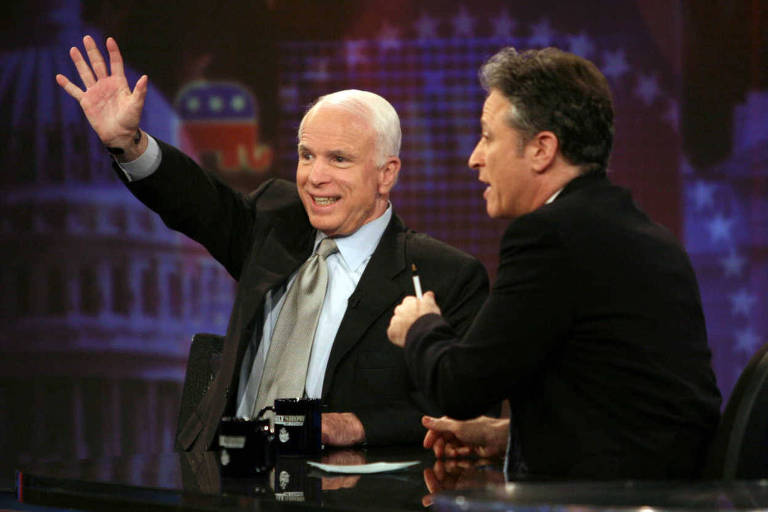 O candidato republicano à Presidência John McCain participa do programa de Jon Stewart, em Nova York 