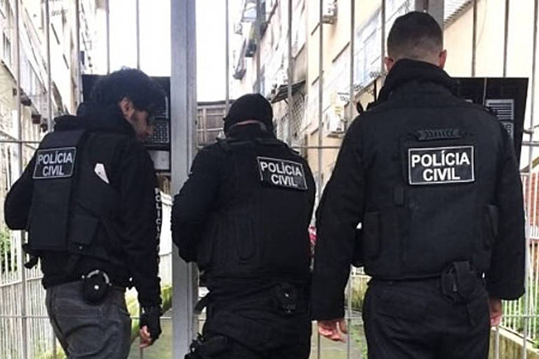 Policiais civis cumprem mandados de prisão em Porto Alegre