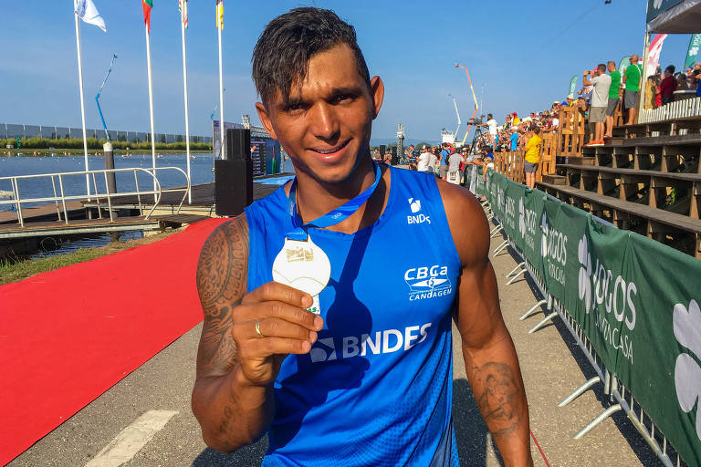 Isaquias Queiroz conquistou o ouro na prova C1 500m no Mundial de Canoagem em Montemor-o-Velho, Portugal