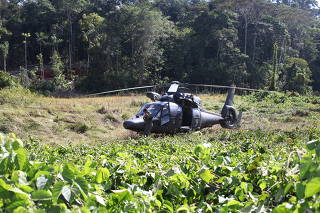 Helicóptero com general Gustavo Dutra na Terra Indígena Ianomâmi, em Roraima 