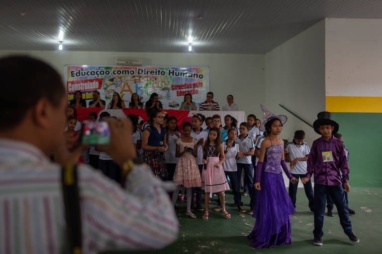 Alunos fizeram apresentação artística para os professores da rede municipal de Buriti durante a formação.