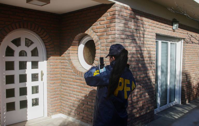 A polícia federal argentina faz buscas na casa de Cristina Kirchner em Río Gallegos, no sul do país