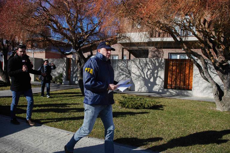 A polícia federal argentina faz buscas na casa de Cristina Kirchner em Río Gallegos, no sul do país