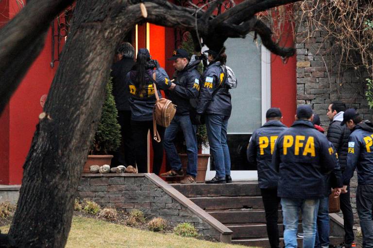A polícia federal argentina faz buscas na casa de Cristina Kirchner em El Calafate, no sul do país