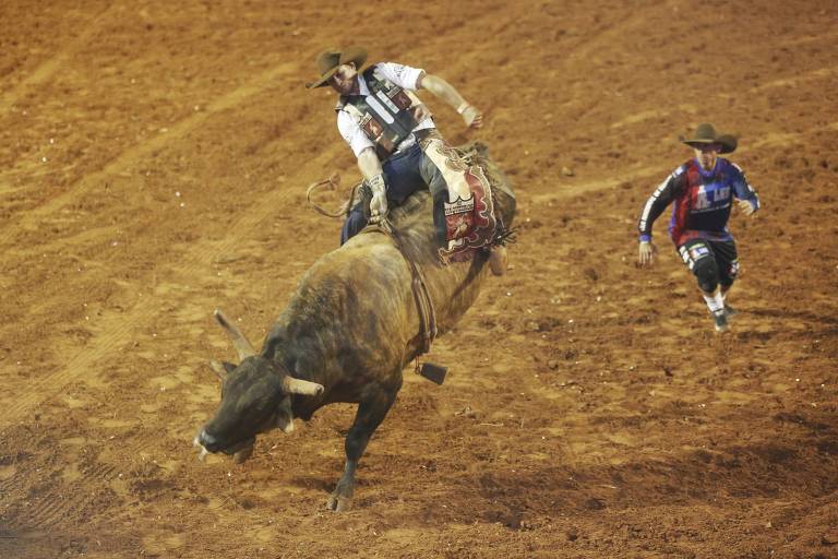 Por 0,5 ponto, peão vence rodeio internacional de Barretos e leva