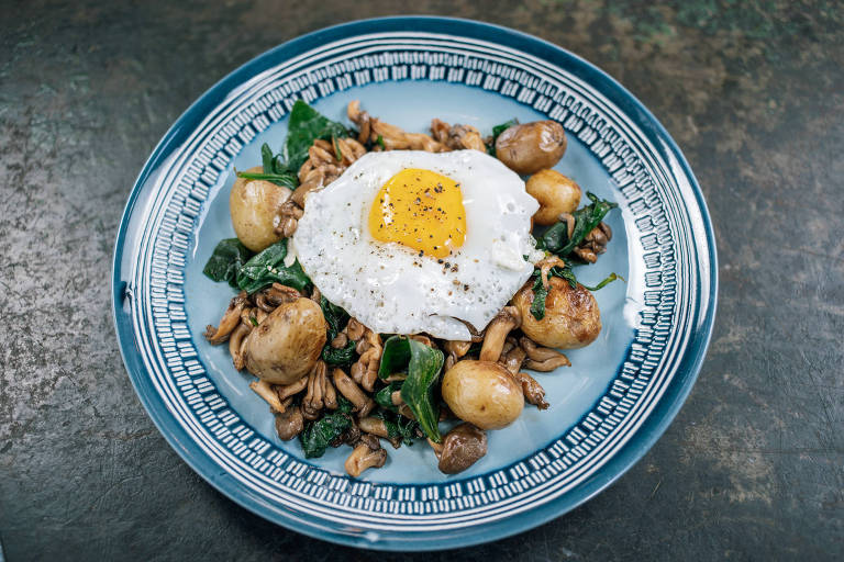 Salada Morna de Cogumelos, item do menu de inverno d'A Cafeteria, restaurante do Red Bull Station