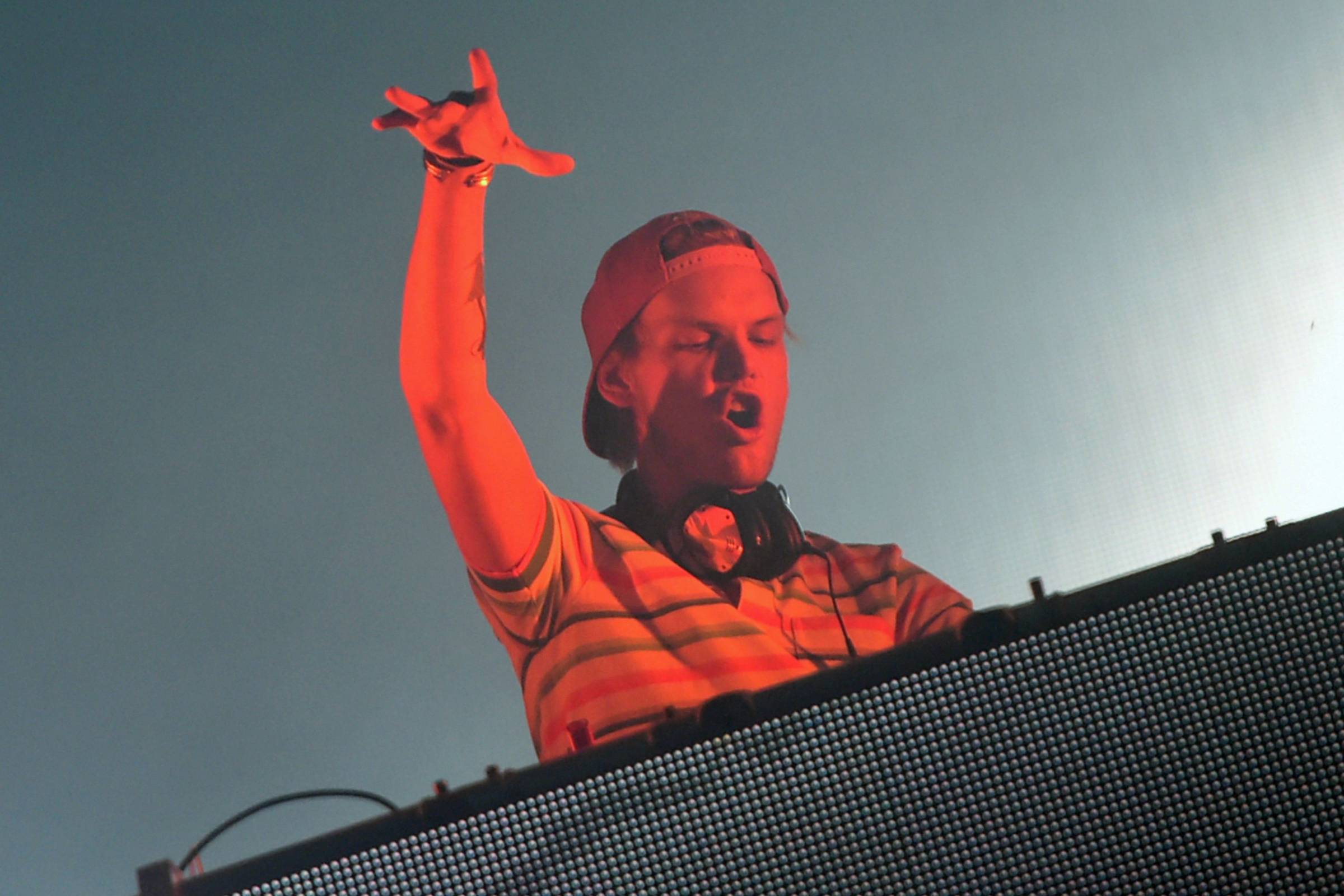 Show da virada e filme sobre DJ Avicii: o que ver na terça-feira na TV e no streaming