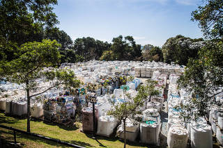 Lotes de plástico separados para reciclagem