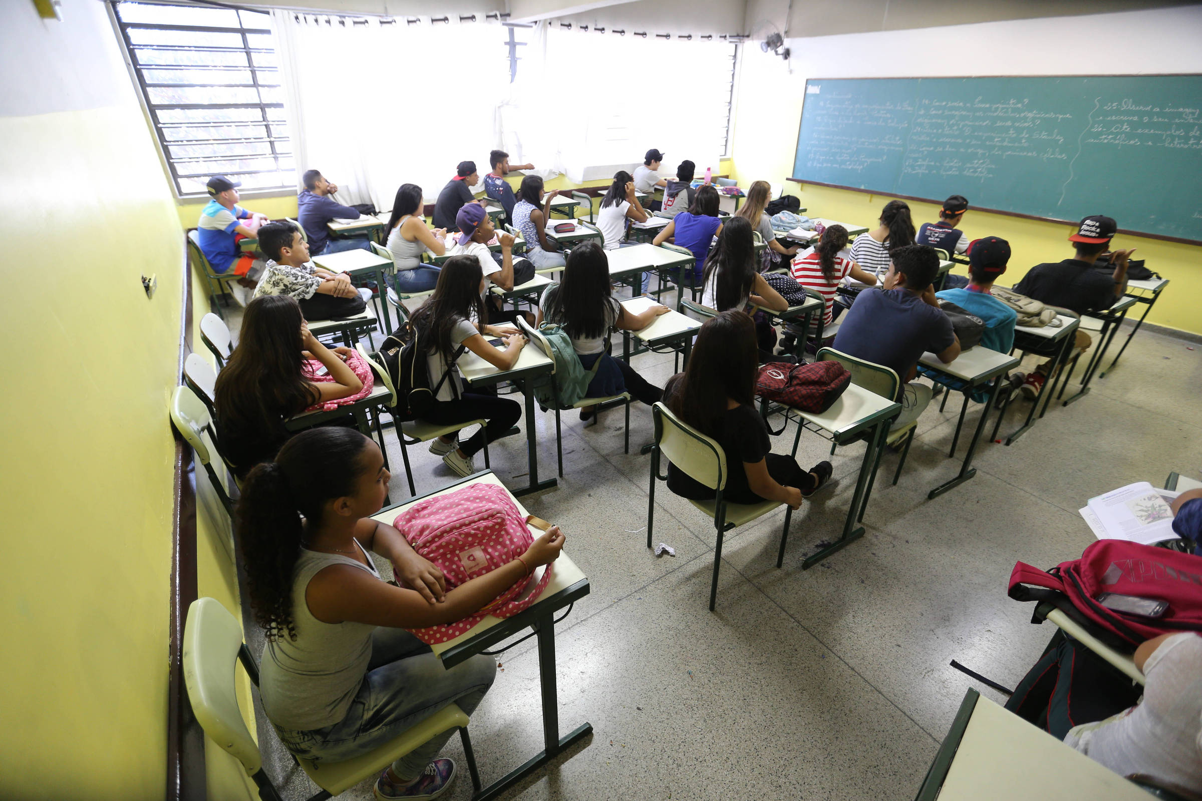 Em 11 anos, ensino médio dá salto de qualidade apenas em quatro