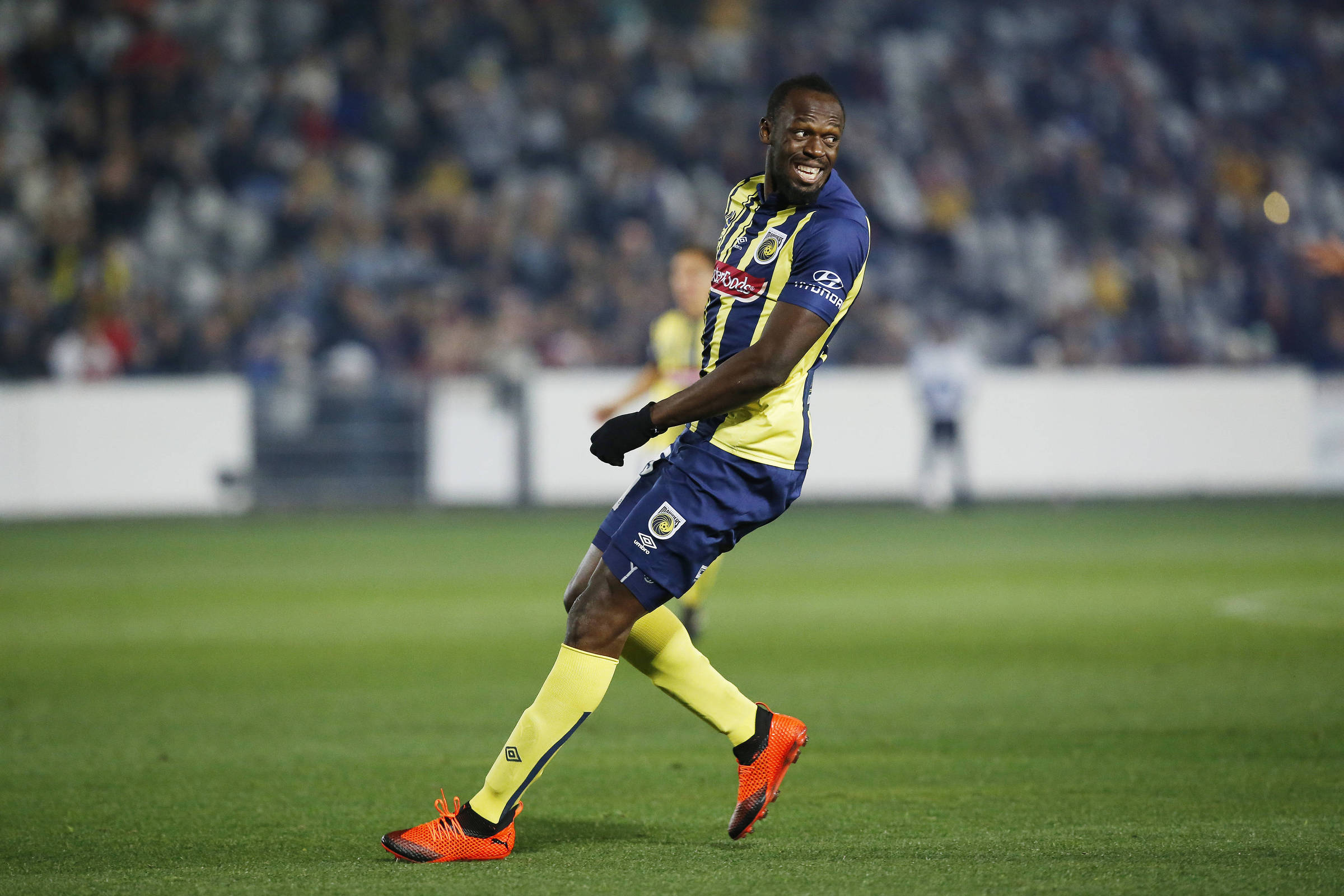 Não existe futebol sem torcida, inclusive no futebol feminino, by Zion  Aang Bolt