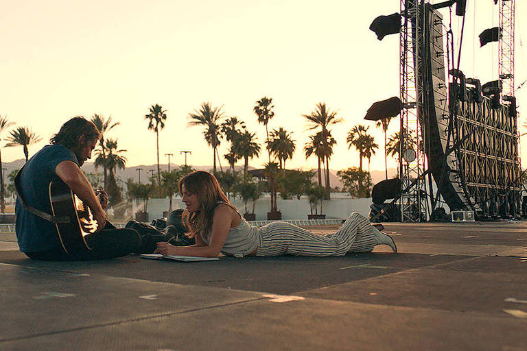 Bradley Cooper e Lady Gaga em cena do filme 'A Star is Born