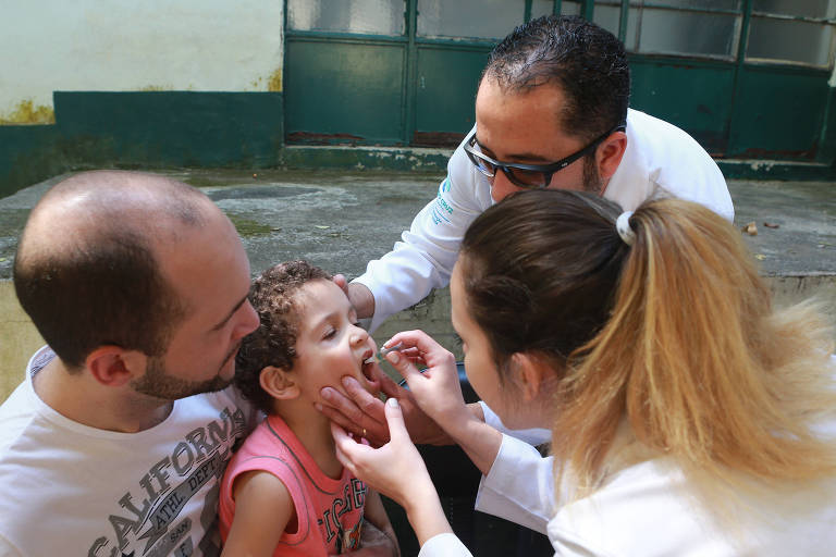 Vacinação contra sarampo e pólio atinge 95%; país ainda tem grupos abaixo da meta