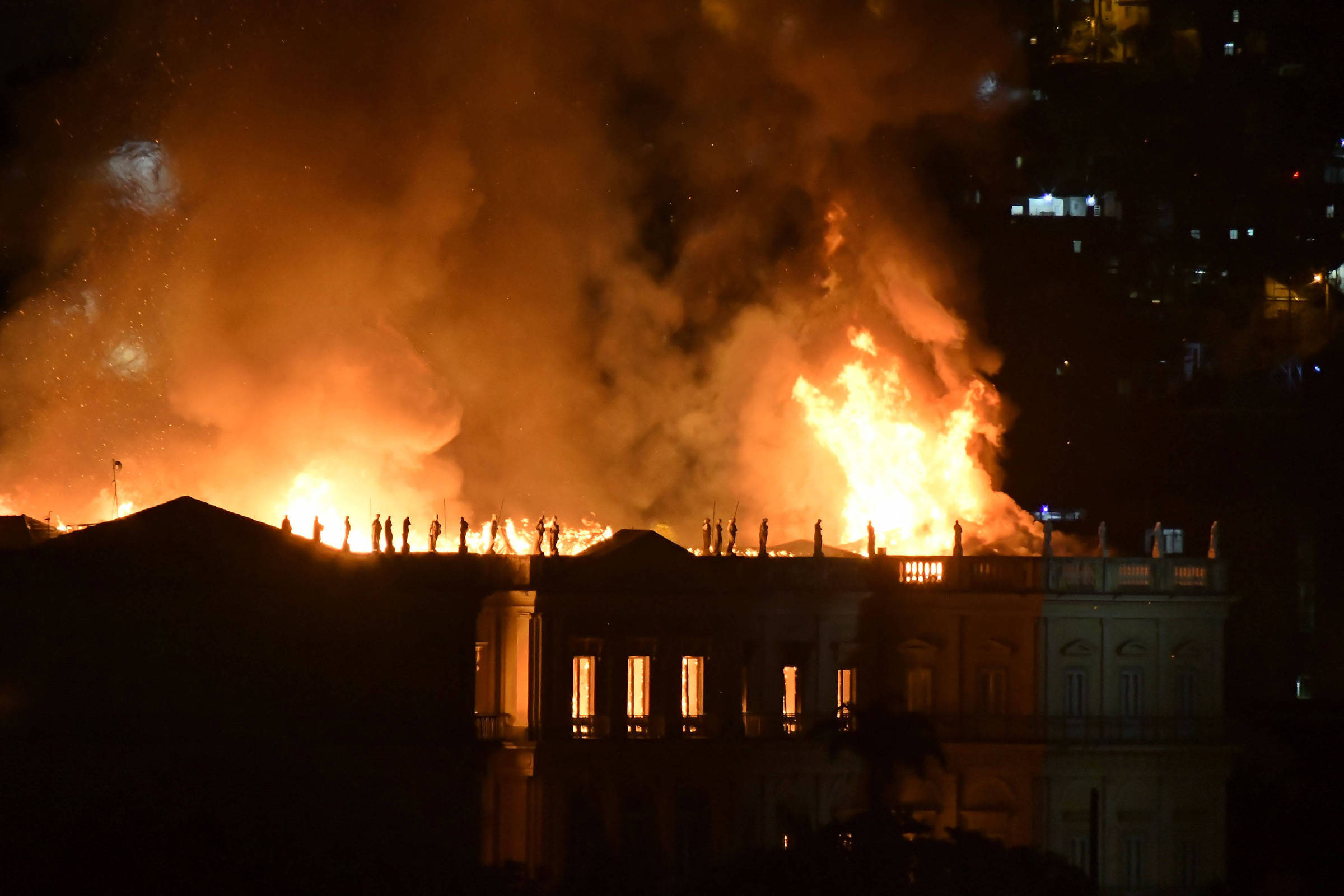 Giovanne-Pegou Fogo Na Caixa D'Água