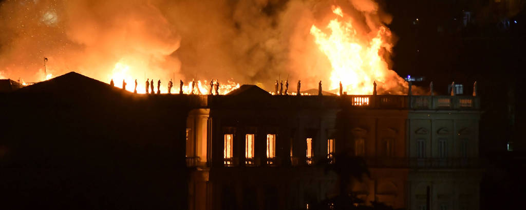 Resultado de imagem para MÚMIA MUSEU NACIONAL FOGO