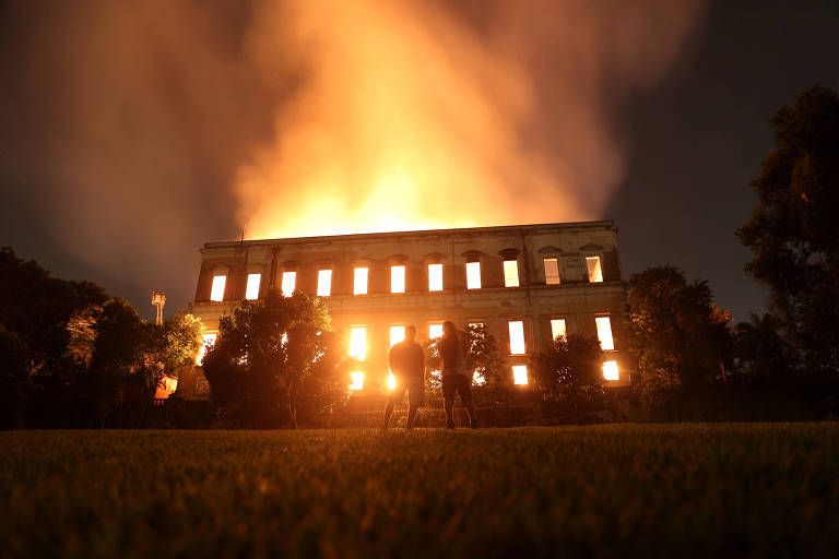 Incêndio corrói Museu Nacional 