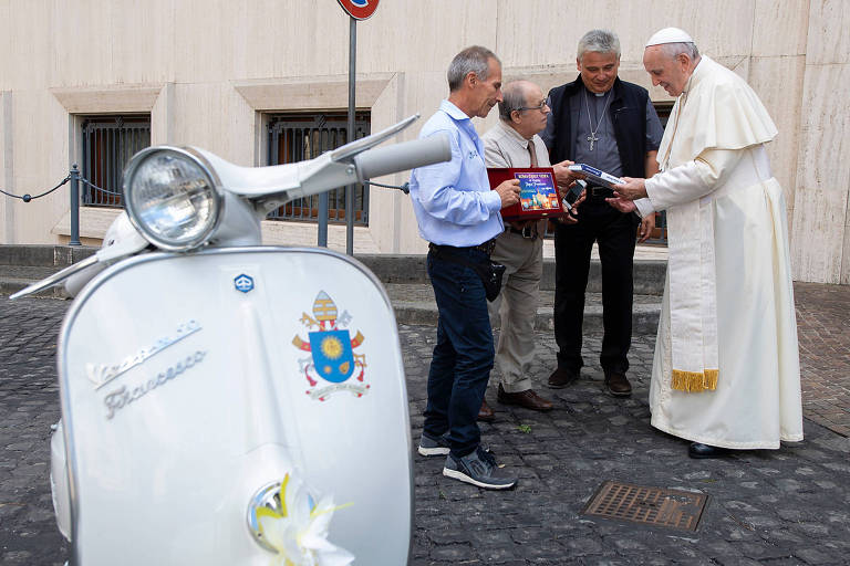 Papa recomenda silêncio e oração diante de ataques