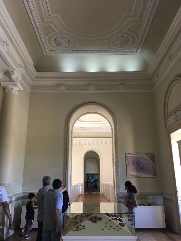 Público visita Museu Nacional, no Rio de Janeiro