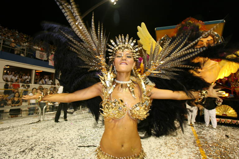 Lívia Andrade no desfile da Escola de Samba Gaviões da Fiel, em 2006