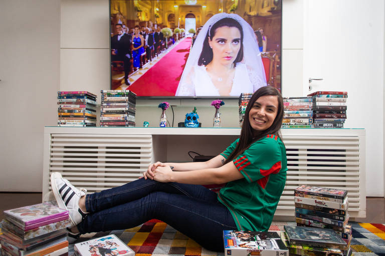 Lígia Ferreira, radialista, de 26 anos, é fã, viciada em novelas mexicanas e coleciona DVDs