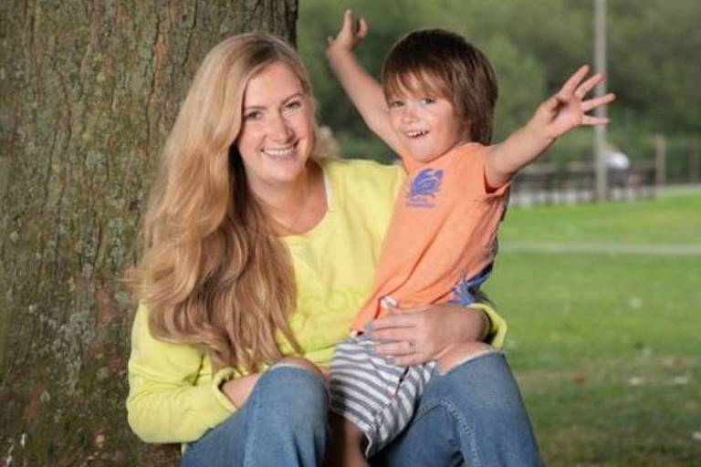 Rachael Bland se despediu do público nas redes sociais e contou que estava montando um arquivo com memórias e conselhos para o filho de 2 anos
