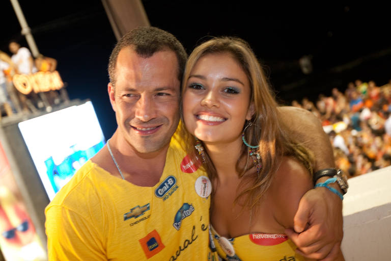 Malvino Salvador, aqui ao lado de Sophie Charlotte, teve problemas com a calvície precoce.