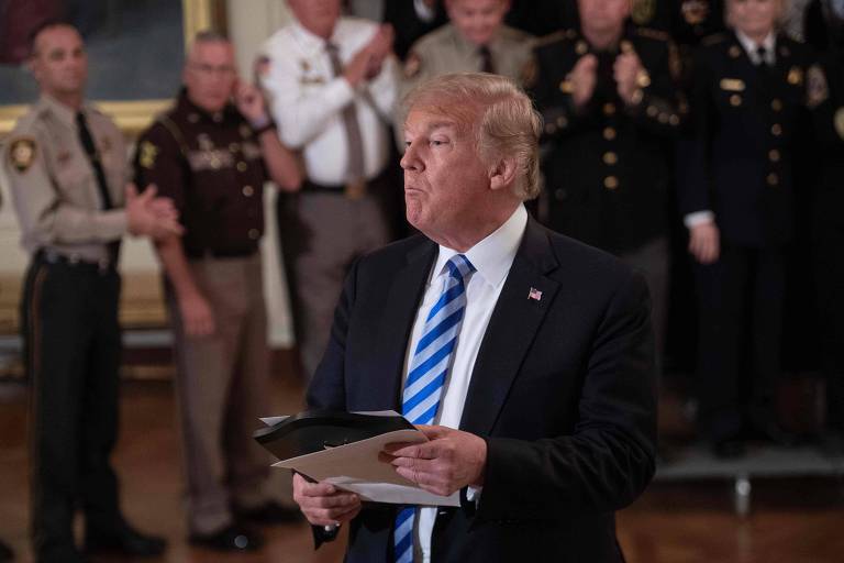 Presidente Donald Trump responde a jornalista durante reunião na Casa Branca