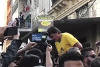 Apoiadores acendem velas na avenida Paulista, em São Paulo, para Jair Bolsonaro (PSL) após o presidenciável ter sido esfaqueado por um homem durante ato de campanha em Juiz de Fora (MG)