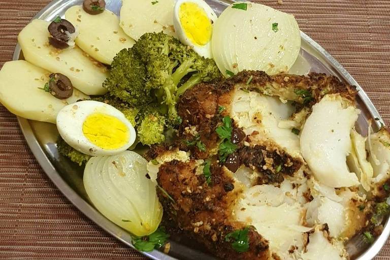 Com brocólis, batatas, ovos e arroz, Bacalhau Trifita é destaque no menu da Casa do Lusa