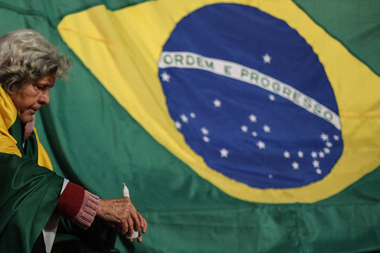 Apoiadora participa de ato em São Paulo pela recuperação do candidato Jair Bolsonaro (PSL), que foi esfaqueado em Juiz de Fora