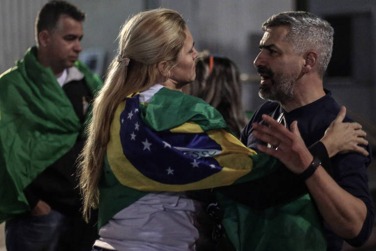 Casal participa de ato em São Paulo em apoio ao candidato Jair Bolsonaro (PSL), que foi esfaqueado em Juiz de Fora