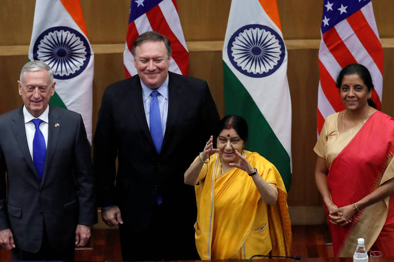 Da esq. para a dir. o secretário de Defesa dos EUA, James Mattis, o secretário de Estado Mike Pompeo, a ministra indiana do Exterior, Sushma Swaraj, e a de Defesa, Nirmala Sitharaman, em Nova Déli