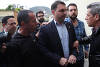 Apoiadores acendem velas na avenida Paulista, em São Paulo, para Jair Bolsonaro (PSL) após o presidenciável ter sido esfaqueado por um homem durante ato de campanha em Juiz de Fora (MG)