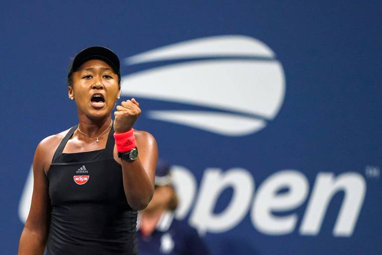 A japonesa Naomi Osaka comemora ponto diante da americana Madison Keys, pela semifinal feminina do Aberto dos Estados Unidos