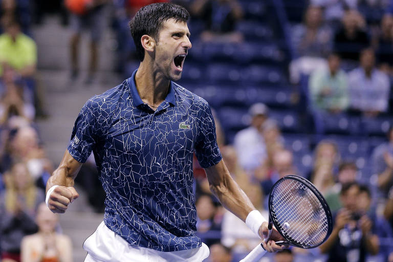 Novak Djokovic comemora a vitória sobre Nishikori em Nova York