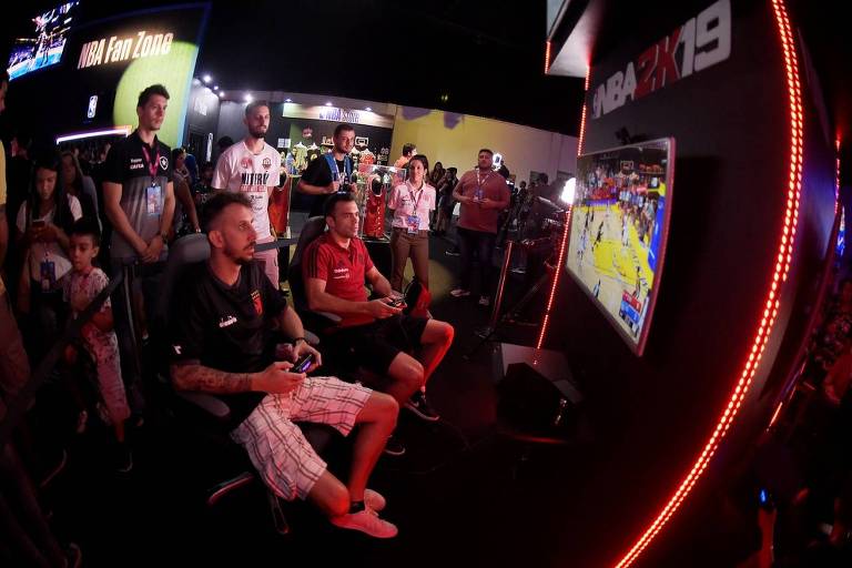 Público joga NBA 2k19, lançado no Brasil neste final de semana durante o Game XP
