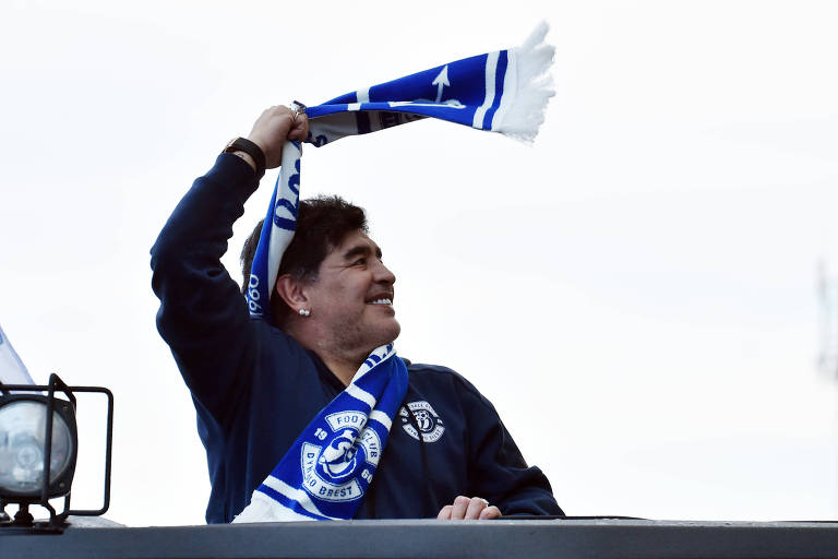 A apresentação de Maradona como dirigente do Dinamo Brest