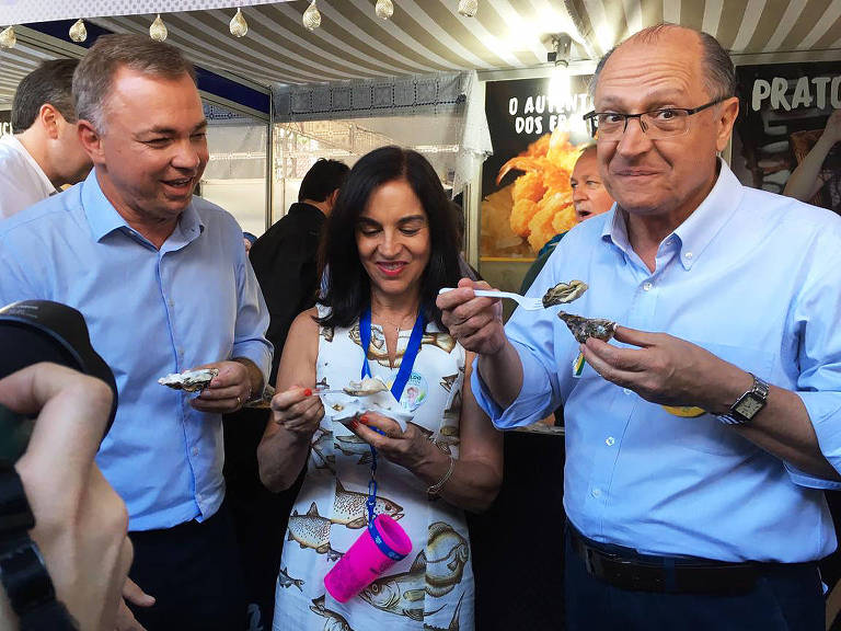 O candidato à Presidência da República Geraldo Alckmin (PSDB) visita à Fenaostra com a esposa Lu Alckmin e o prefeito Gean Loureiro (MDB), em Florianópolis