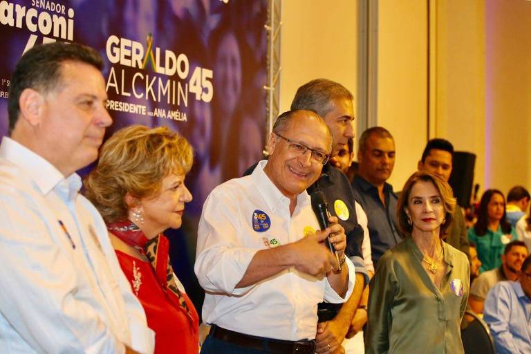 O candidato à Presidência da República Geraldo Alckimin (PSDB) discursa durante almoço com prefeitos em Goiânia, Goiás