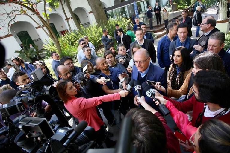 O candidato à Presidência da República Geraldo Alckmin (PSDB) concede entrevista durante visita a Expointer em Esteio, Rio Grande do Sul