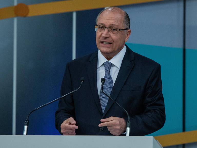 O candidato Geraldo Alckmin (PSDB) durante debate dos candidatos à Presidência da República, no estúdio da TV Gazeta na avenida Paulista, em São Paulo