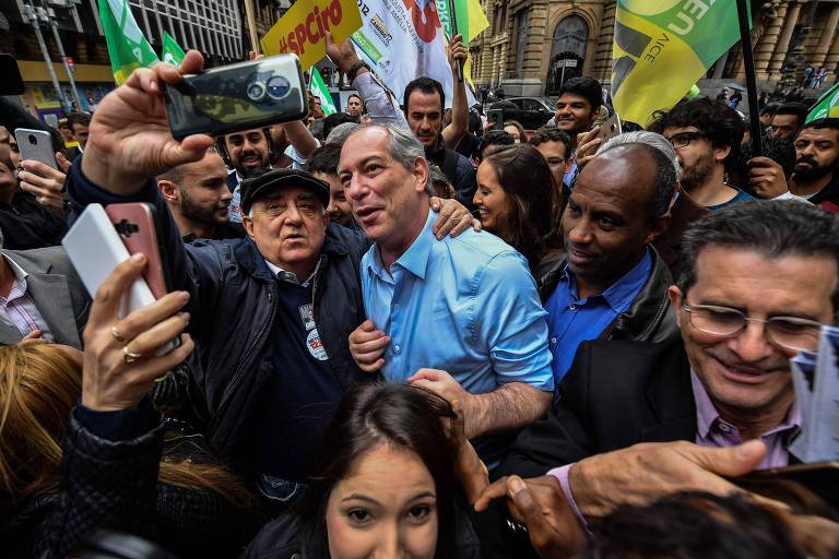 O candidato à Presidência da República Ciro Gomes (PDT) durante campanha eleitoral no centro de São Paulo