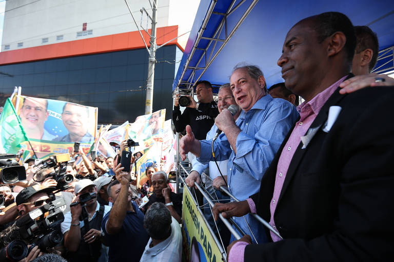 Ciro Gomes faz campanha no centro da cidade de Mauá, em São Paulo