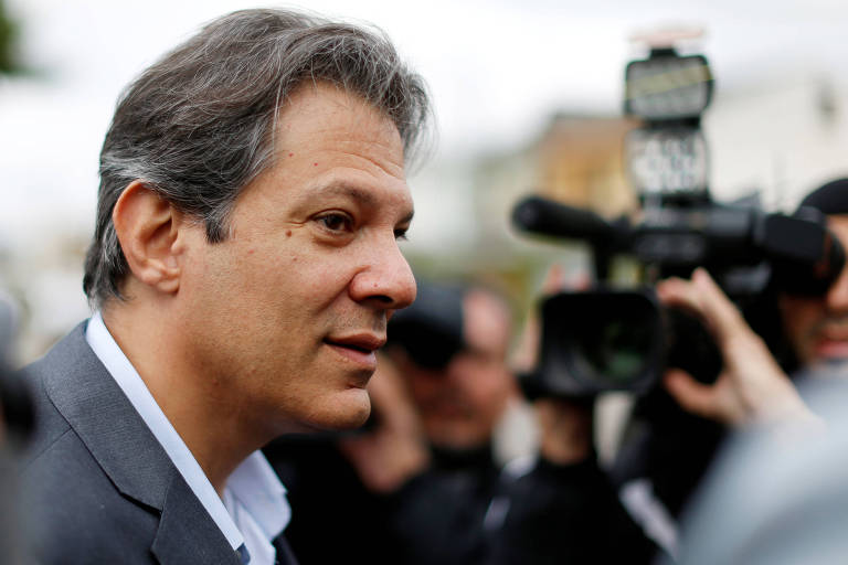 Fernando Haddad, vice na chapa do PT ao Planalto, chega para reunião com o ex-presidente Lula em Curitiba