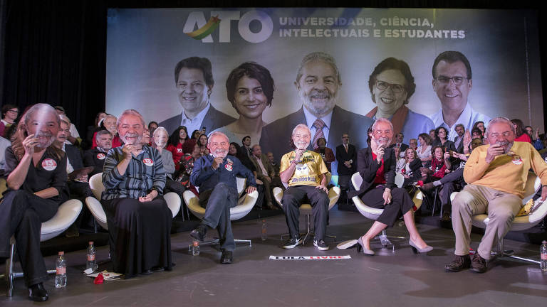 Ana Estela Haddad, Manuela D'Ávila, Luiz Marinho, Ana Bock, Eduardo Suplicy e Gilmar Tatto participam do ato 'Universidades, Ciência e Tecnologia' com estudantes e intelectuais em São Paulo