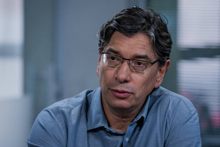 Entrevista com o economista do PT Marcio Pochmann, no estúdio da TV Folha, em São Paulo