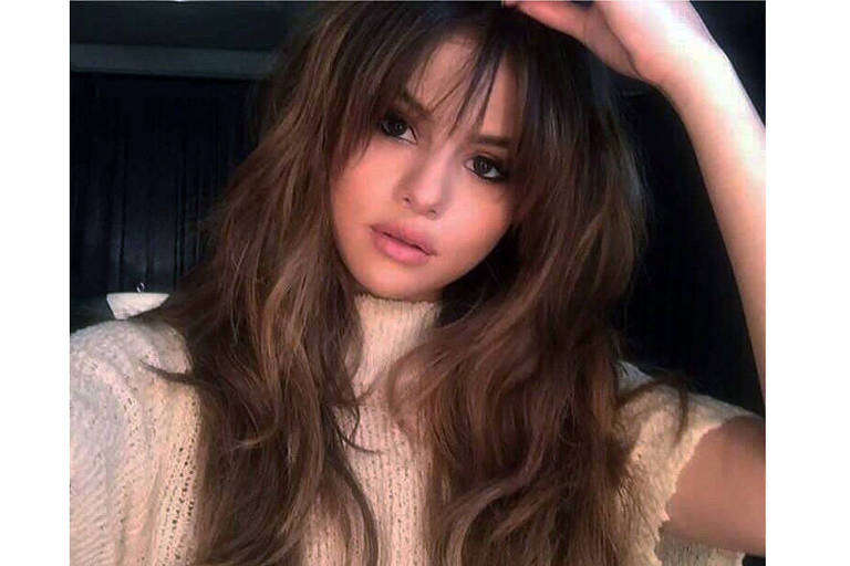 Após 11 meses, Selena Gomez volta aos palcos de surpresa ao lado de Cardi B no Coachella