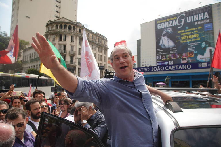O candidato à presidência da república Ciro Gomes (PDT) faz campanha eleitoral no Saara, centro do Rio de Janeiro