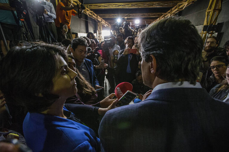 O candidato à Presidência Fernando Haddad (PT) e a Vice e Manuela D´Avila (PC do B) participam de encontro com estudantes cotistas e do Prouni, em São Paulo