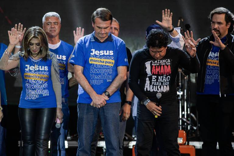 O deputado federal participa da Marcha para Jesus 2018, ao lado dos religiosos Estevam e Sonia Hernandes e do senador Magno Malta, um de seus aliados no Congresso