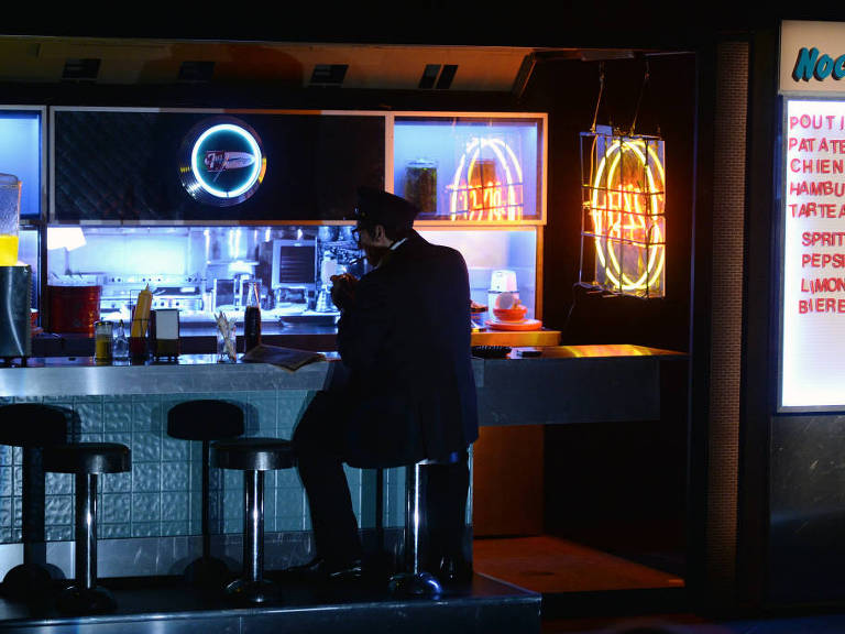 O ator, diretor e dramaturgo franco-canadense Robert Lepage no espetáculo "887", de sua companhia Ex Machina